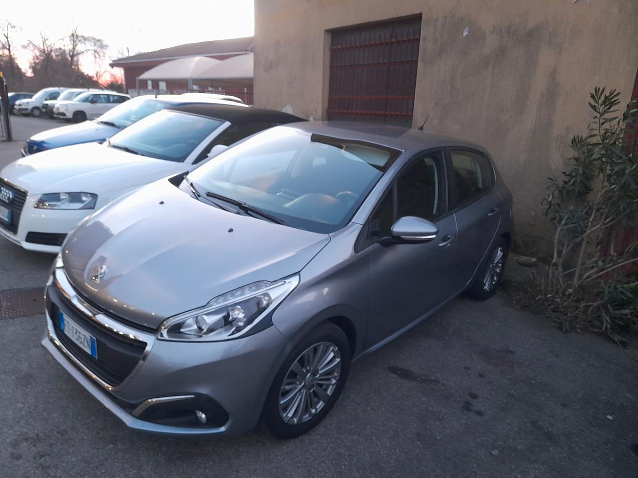 Peugeot 208 PureTech 82 5 porte Allure