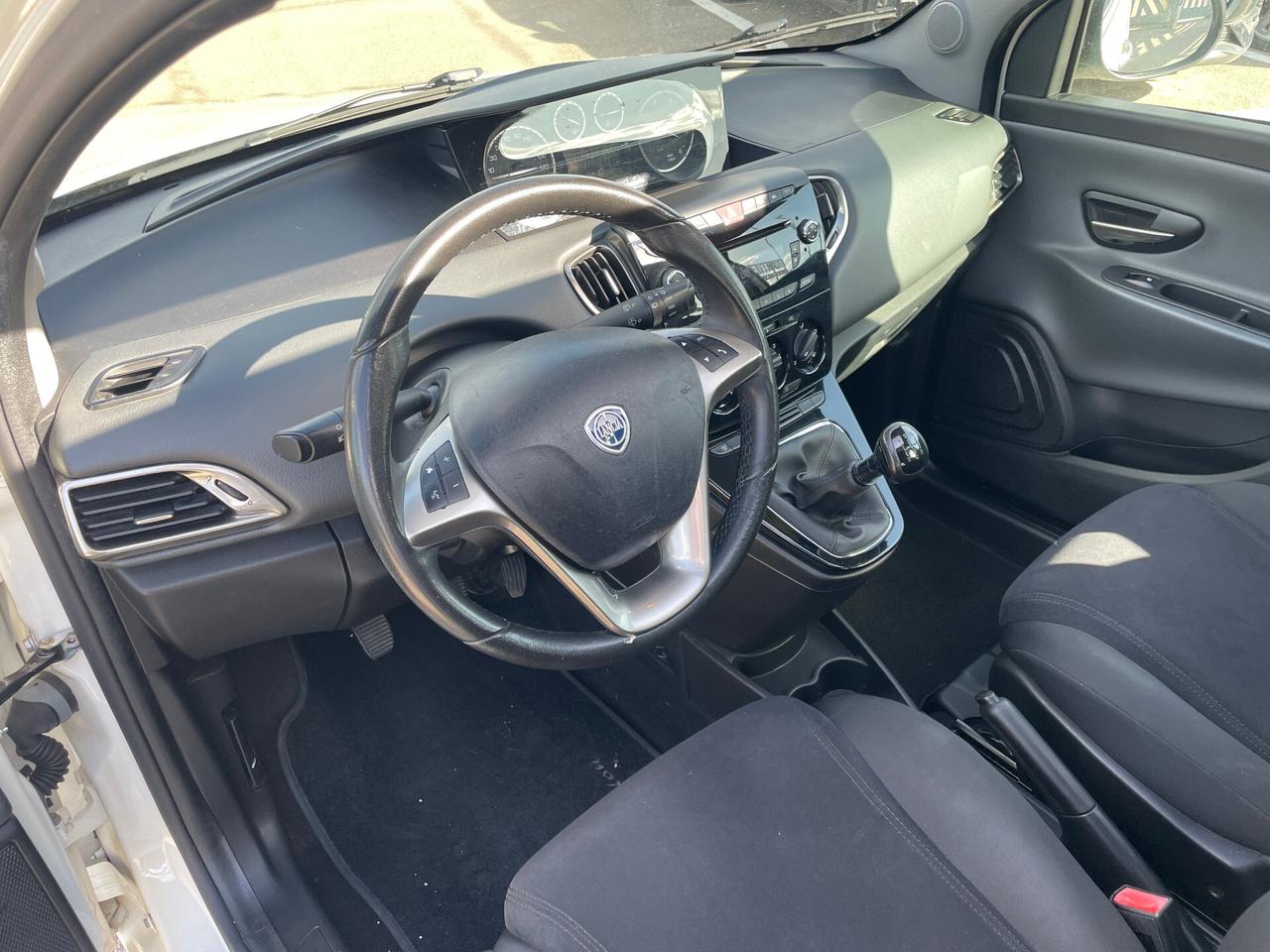 Lancia Ypsilon 1.3 MJT 16V 95 CV 5 porte Gold-TETTO