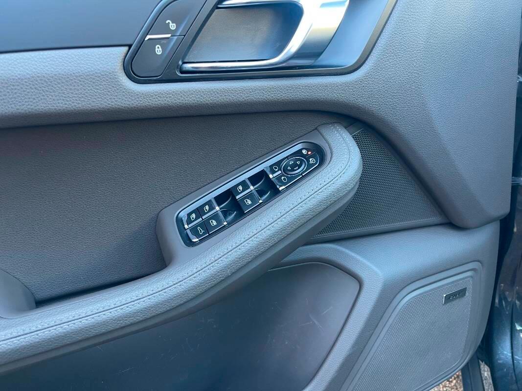 Porsche Macan 2.0 245cv RESTYLING pdk CHRONO PANORAMICO PASM