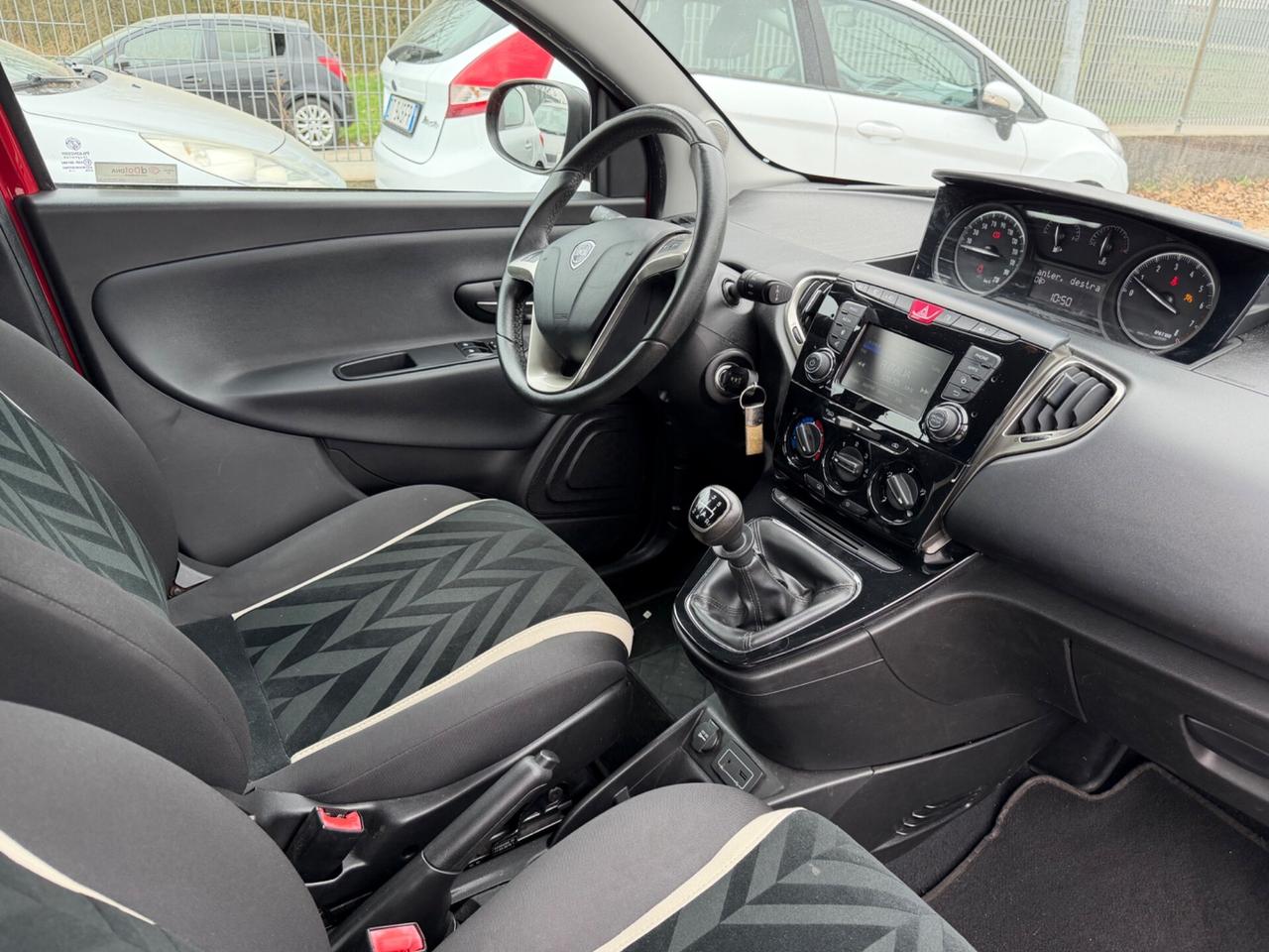 Lancia Ypsilon 1.2 69 CV 5 porte Platinum