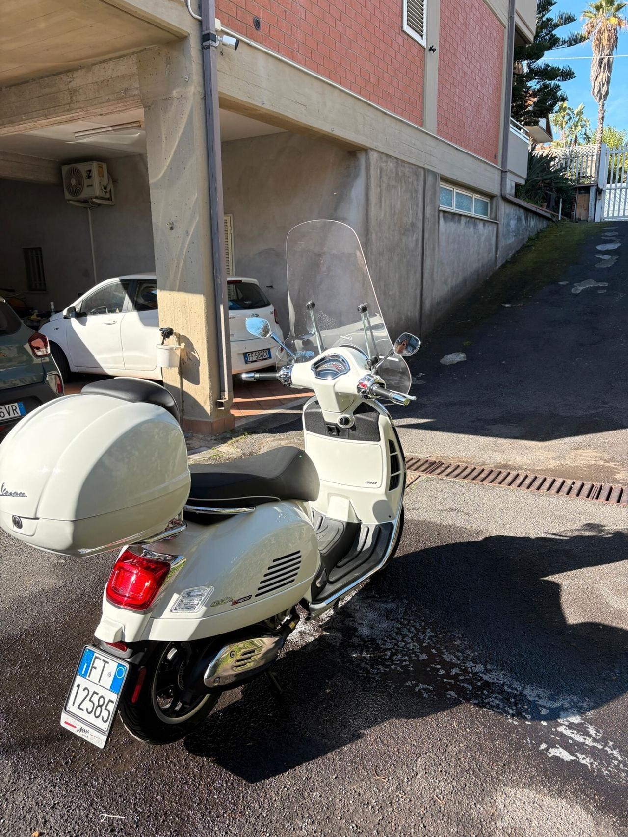 Piaggio Vespa 310 GTS hpe