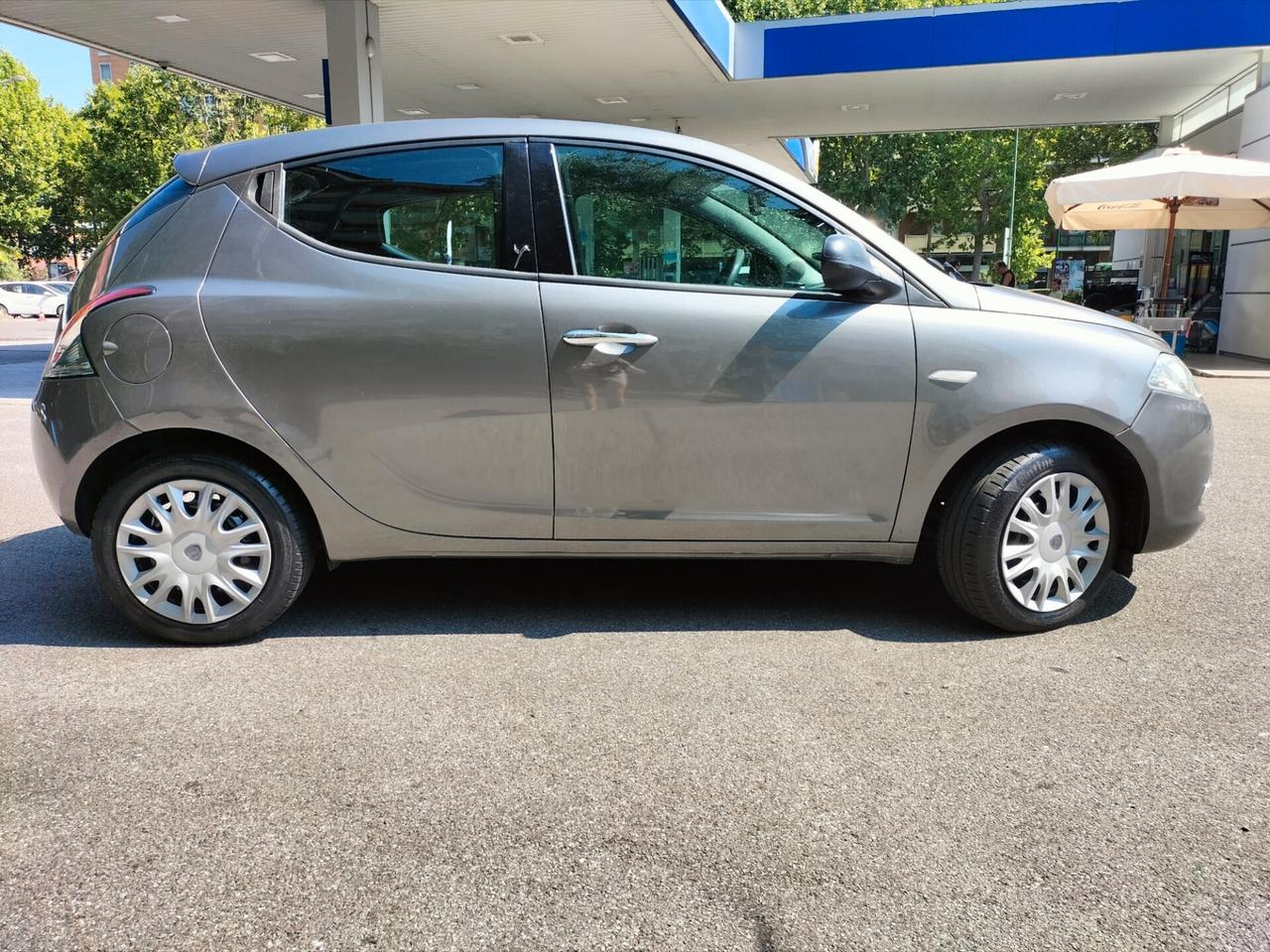 Lancia Ypsilon 1.2 69 CV 5 porte S&S Silver