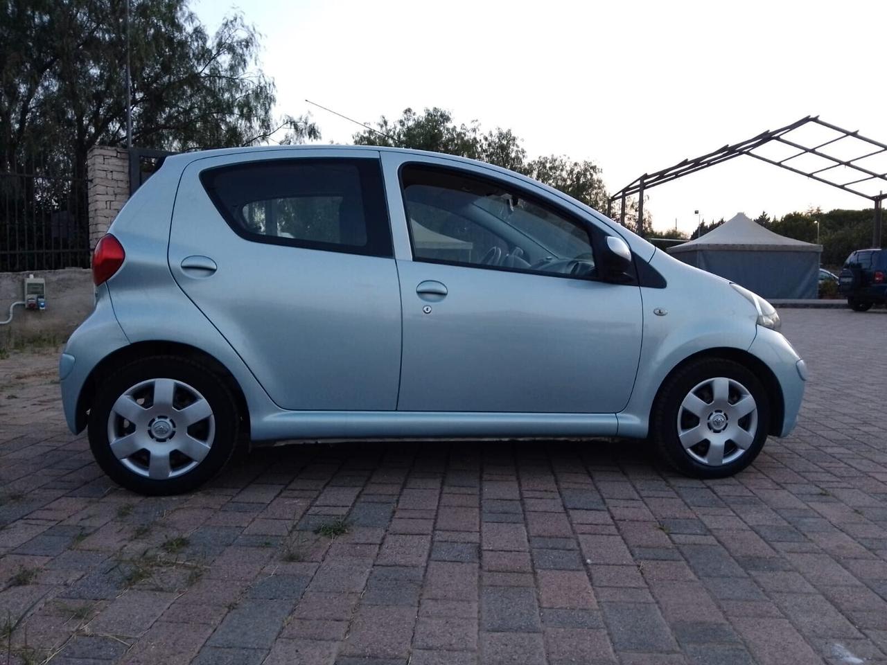 Toyota Aygo 1.0 12V VVT-i 5 porte Sol