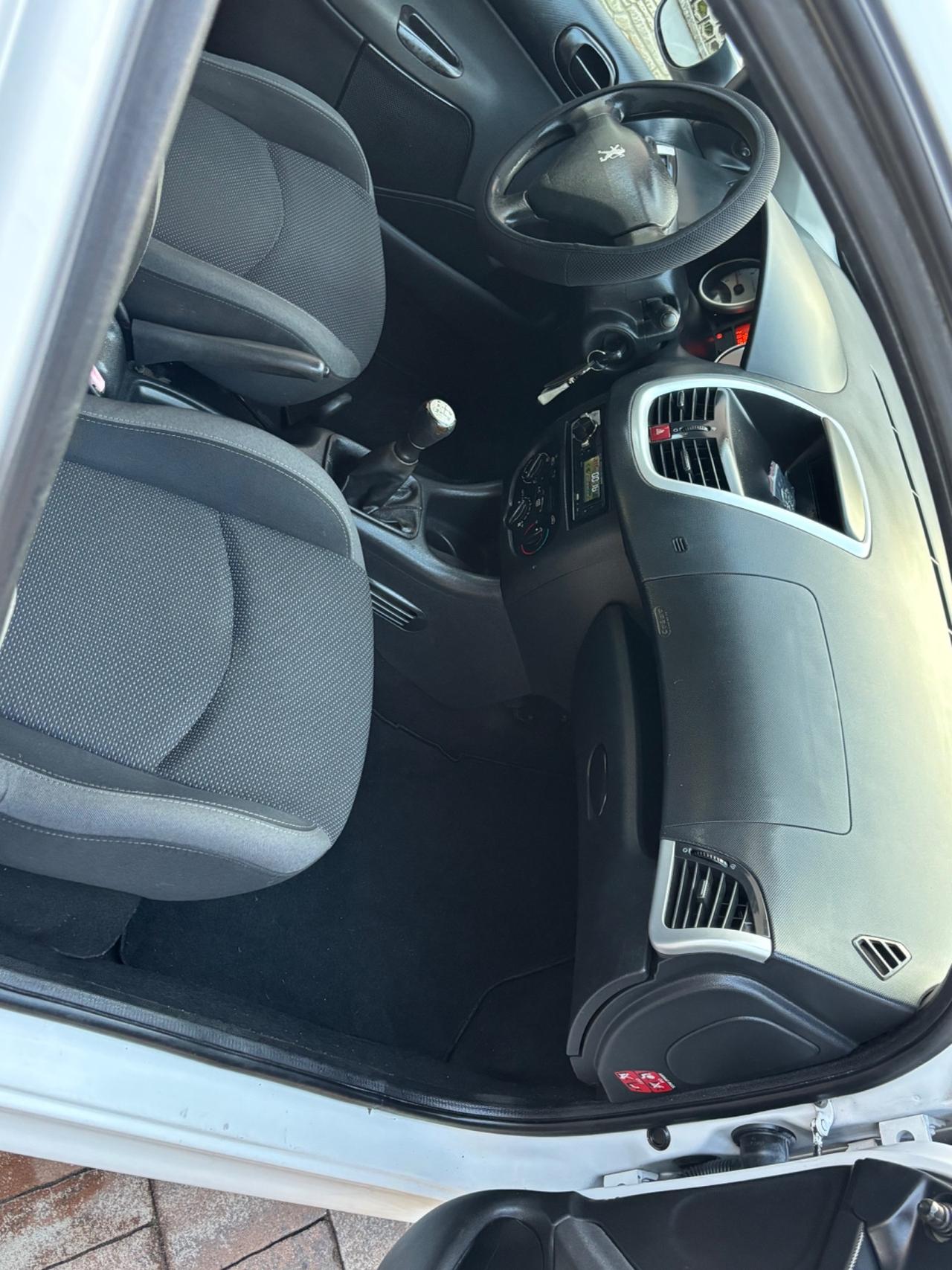 Peugeot 206 Plus 1.1 60CV 5p. benzina+GPL scade 2030