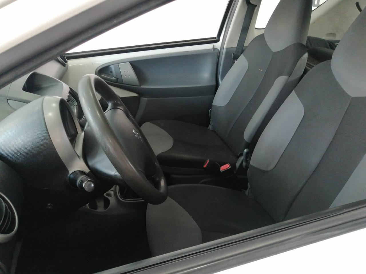 Peugeot 107 Autocarro