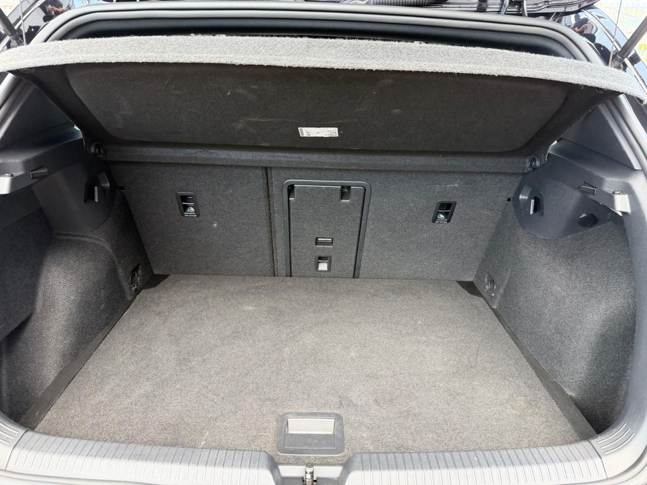 Volkswagen Golf 8 2.0 TDI 150 CV DSG SCR R-Line