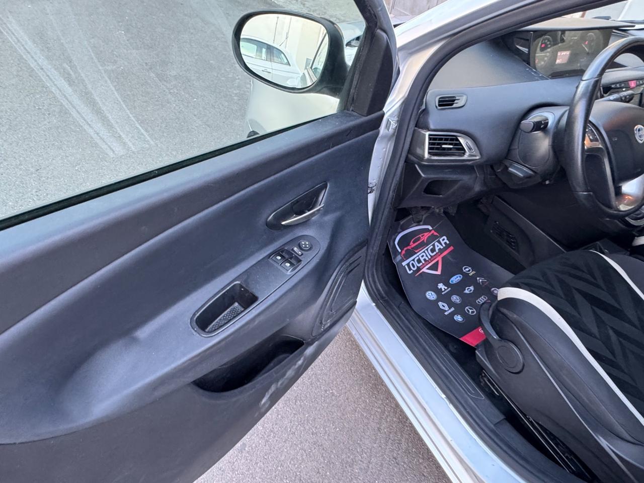 Lancia Ypsilon 1.3 MJT 16V 80 CV 5 porte S&S Silver