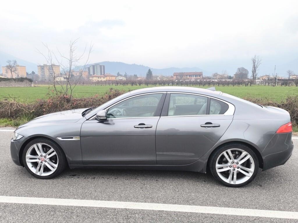 JAGUAR XE 2,0 180CV- AUTOMATICA-EURO 6- MOTORE NUOVO