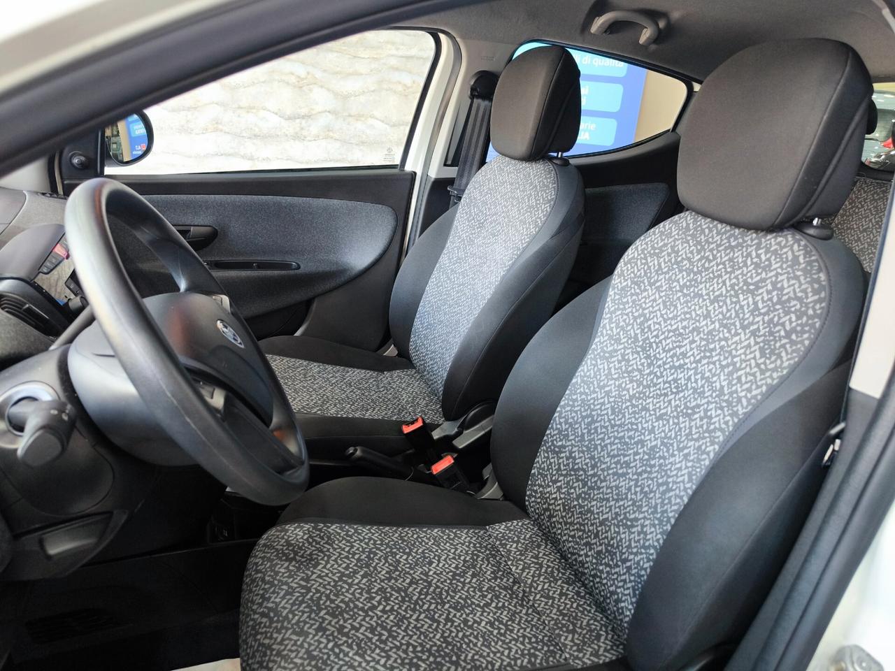 Lancia Ypsilon 1.0 FireFly 5 porte S&S Hybrid Ecochic Silver