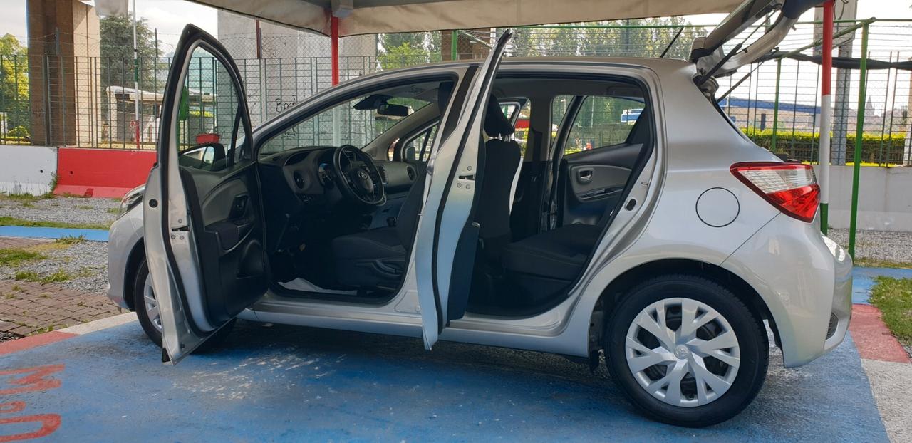 TOYOTA YARIS 1.5 BENZINA/IBRIDA PARI NUOVO 46 MILA KM