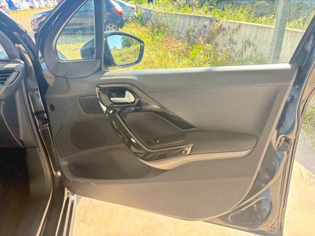 PEUGEOT 208 1.2 82cv 5 porte POCHI CHILOMETRI OK NEOPATENTATI