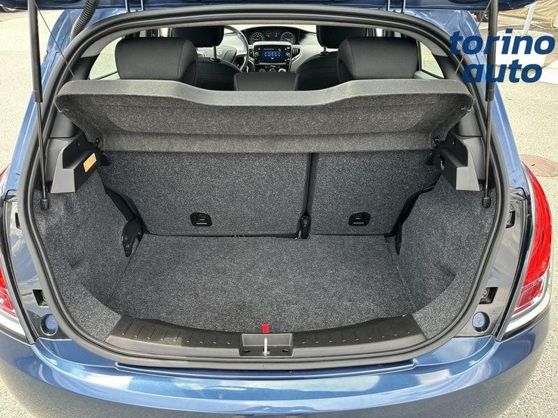 Lancia Ypsilon 1.0 FireFly 5 porte S&S Hybrid Silver