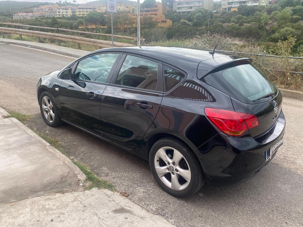 OPEL ASTRA 1.7 CDTI MOLTO BELLA CONDIZIONI DA VETRINA