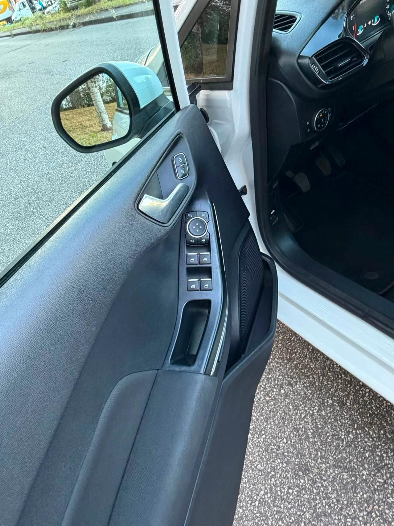 Ford Fiesta 1.0 Ecoboost 100 CV 5 porte Vignale