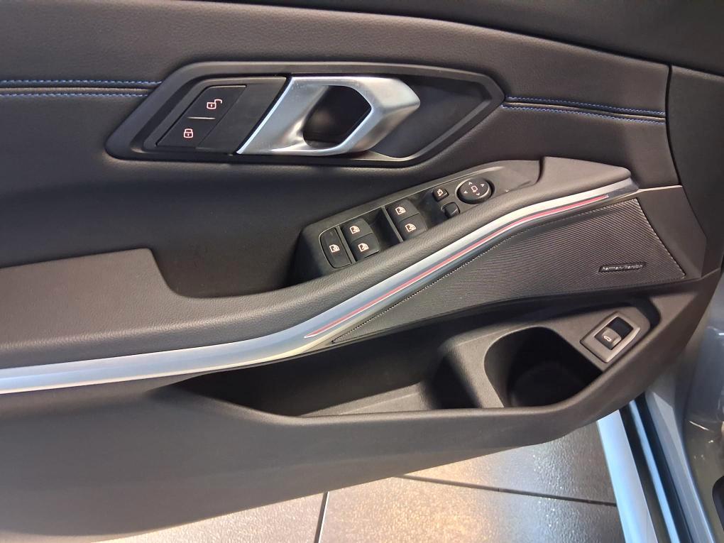 BMW 320D TOURING xdrive MSPORT tetto apr./imp.fren.maggiorato/pinze rosse/harman kardon