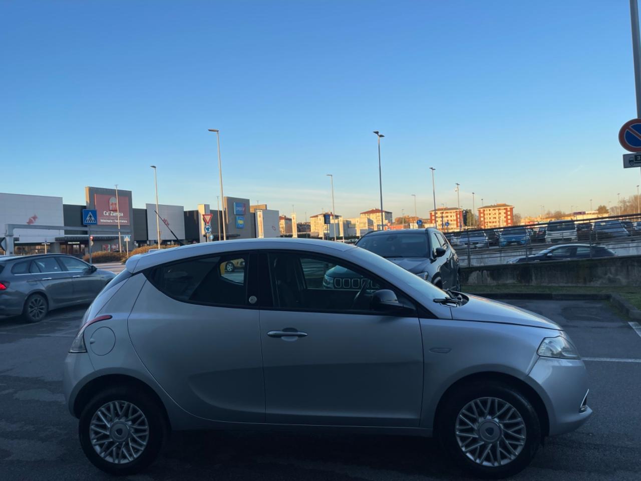 Lancia Ypsilon 0.9 TwinAir 85 CV 5 porte Metano Ecochic Gold