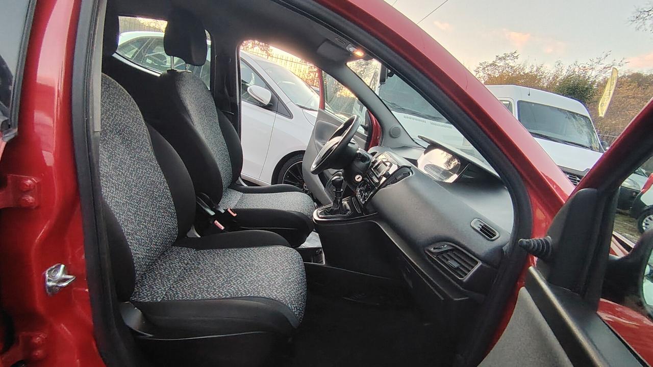 Lancia Ypsilon 1.2 69 CV 5 porte S&S Platinum