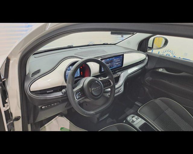 FIAT 500e 3+1 42 kWh