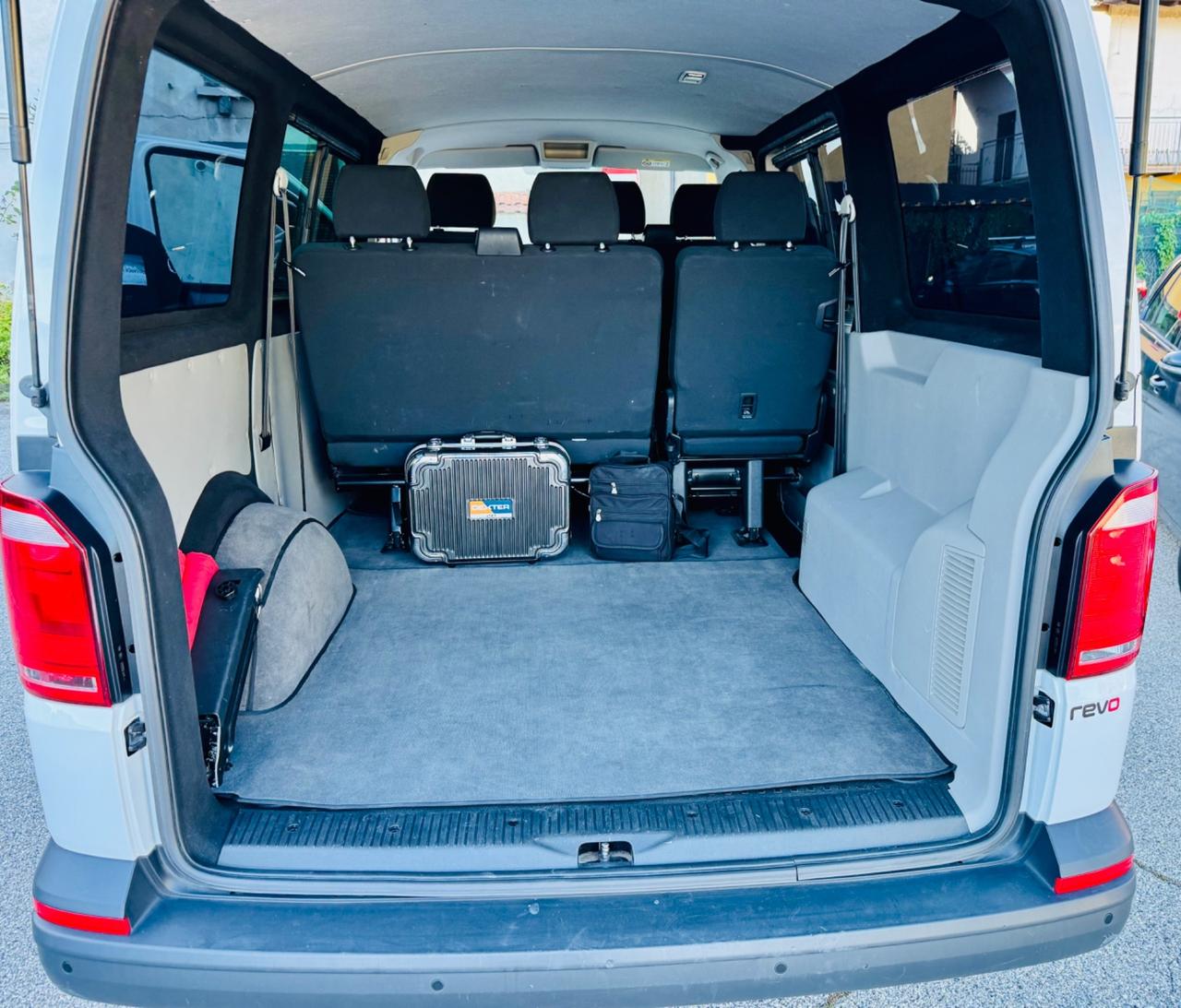 Volkswagen Transporter 2.0 TDI Van 6 Posti