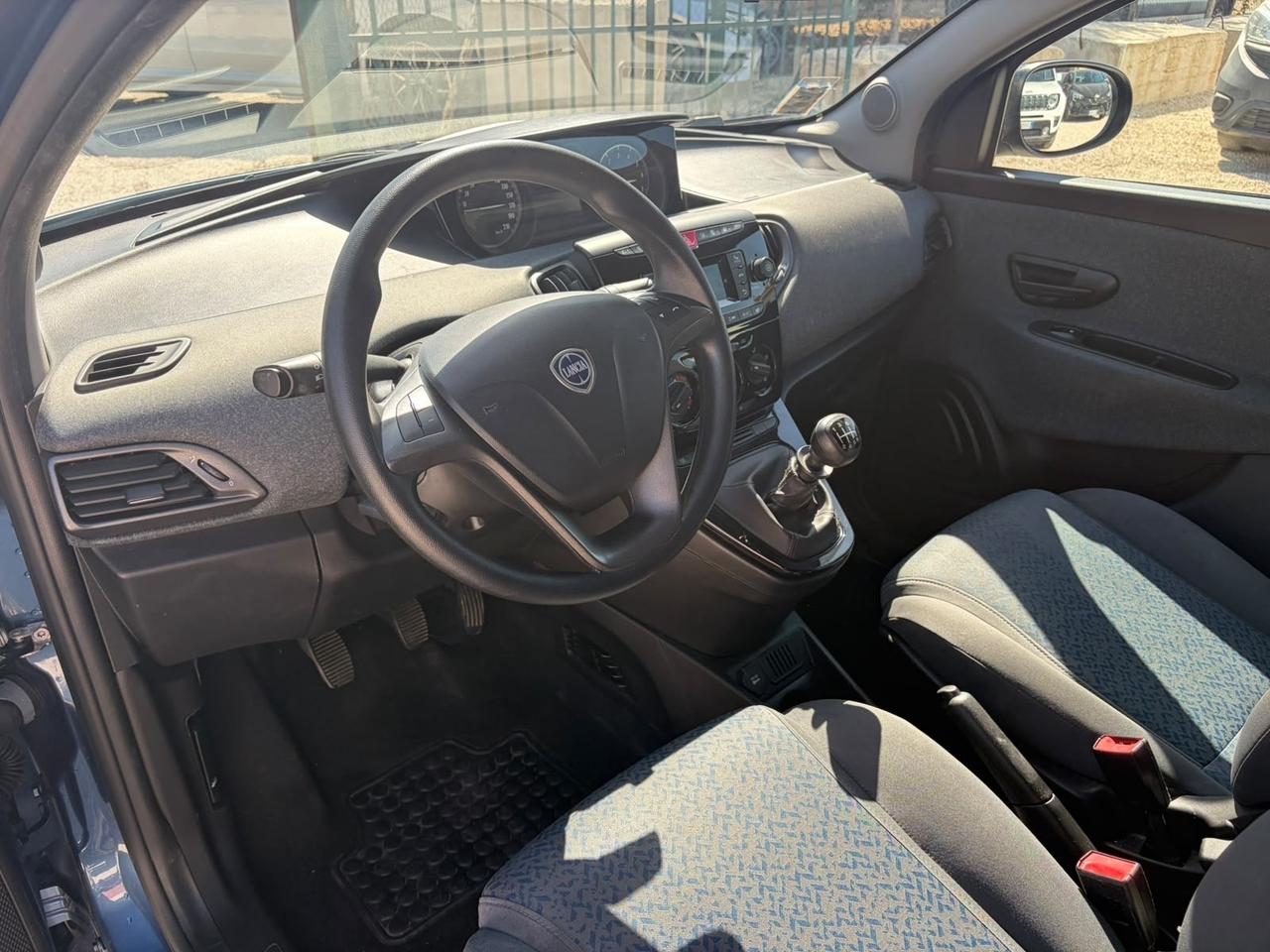 Lancia Ypsilon 1.0 FireFly 5 porte S&S Hybrid Gold