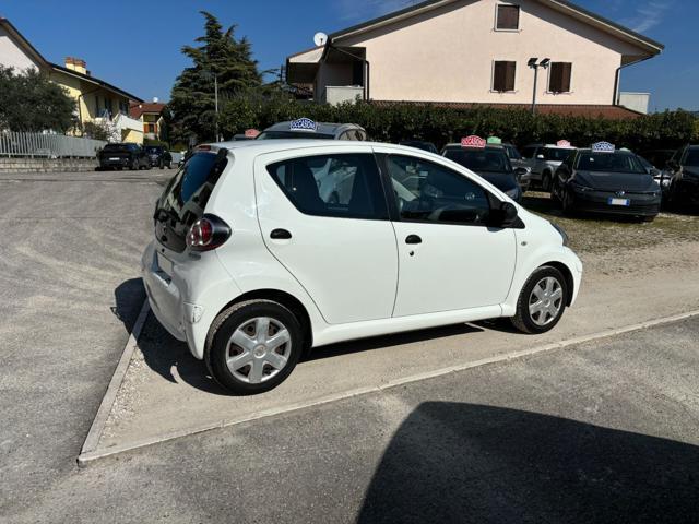 TOYOTA Aygo 1.0 12V VVT-i 5 porte Now Connect NEOPATENTATI