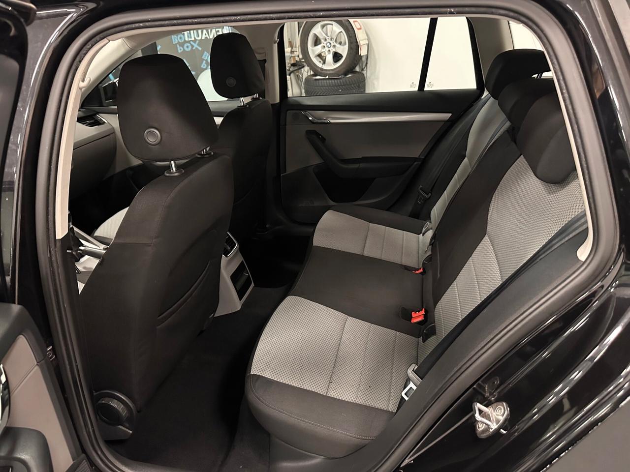 SKODA OCTAVIA 1.6 TDI SW CAMBIO MANUALE