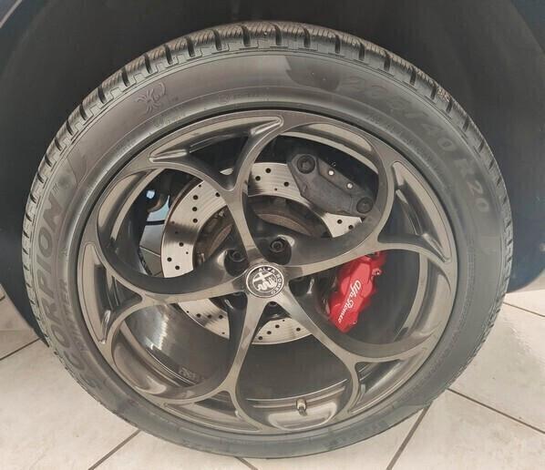 Alfa Romeo Stelvio 2.9 Bi-Turbo V6 510 CV AT8 Quadrifoglio