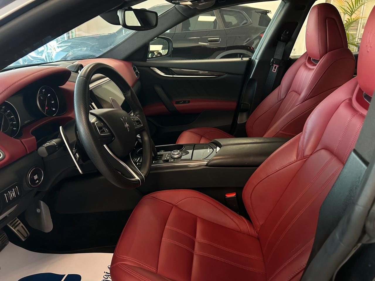 Maserati Ghibli V6 3.0 Modena 350CV