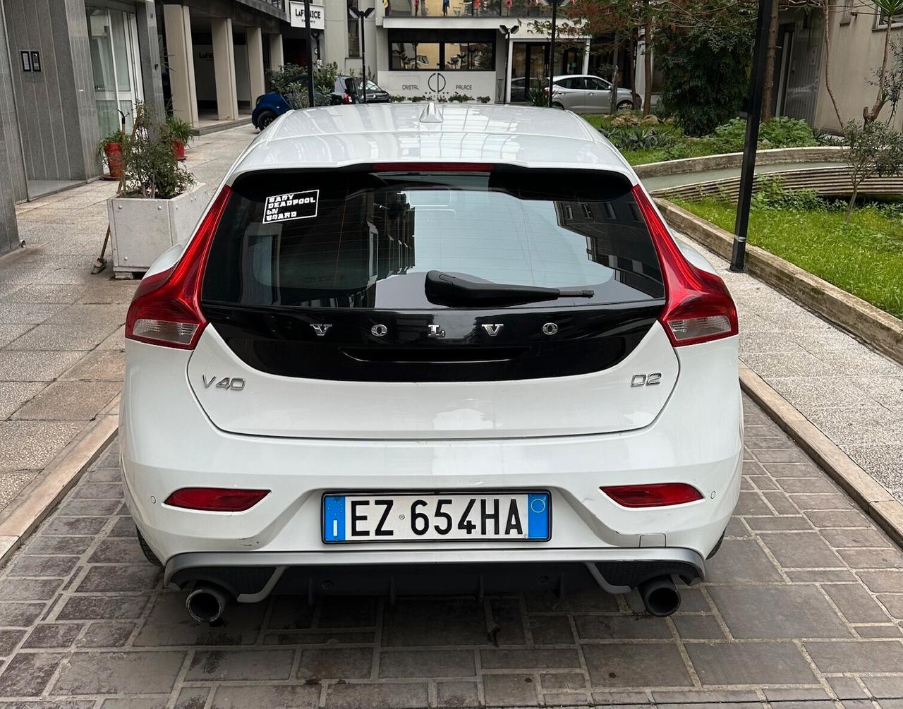 Volvo V40 D2 1.6 R-design Kinetic