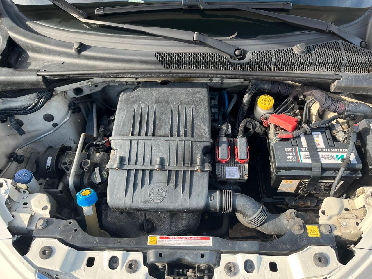 Lancia Ypsilon 1.2 - IDEALE X NEOPATENTATI - 2011