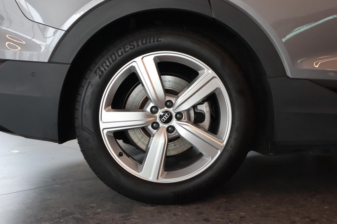 E Tron 55 408CV QUATTRO HUD 20"