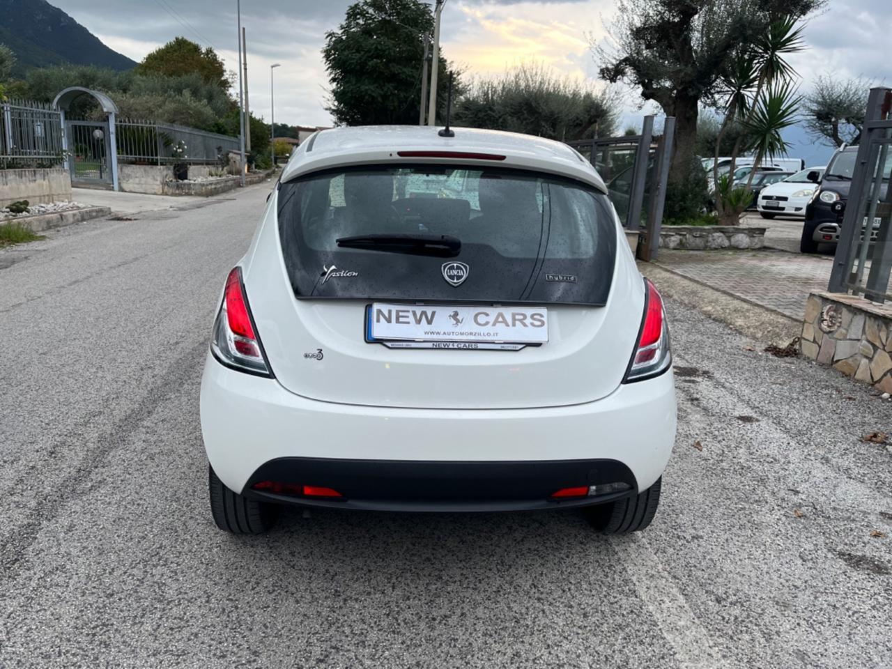 Lancia Ypsilon 1.0 FireFly 5 porte S&S Hybrid Ecochic Gold