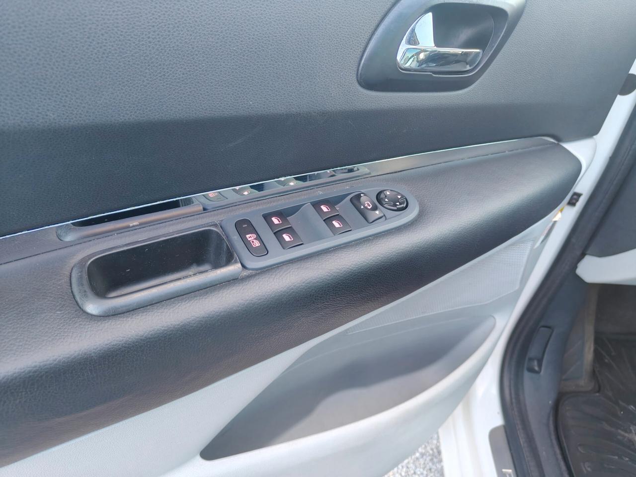 Peugeot 5008 1.6 HDi 115CV Business