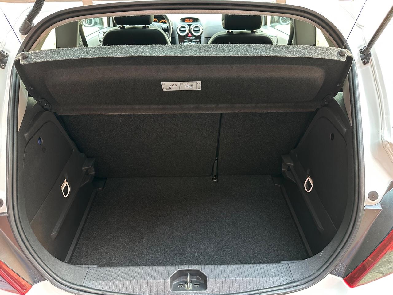 Opel Corsa 1.4 100cv OK NEOPATENTATO