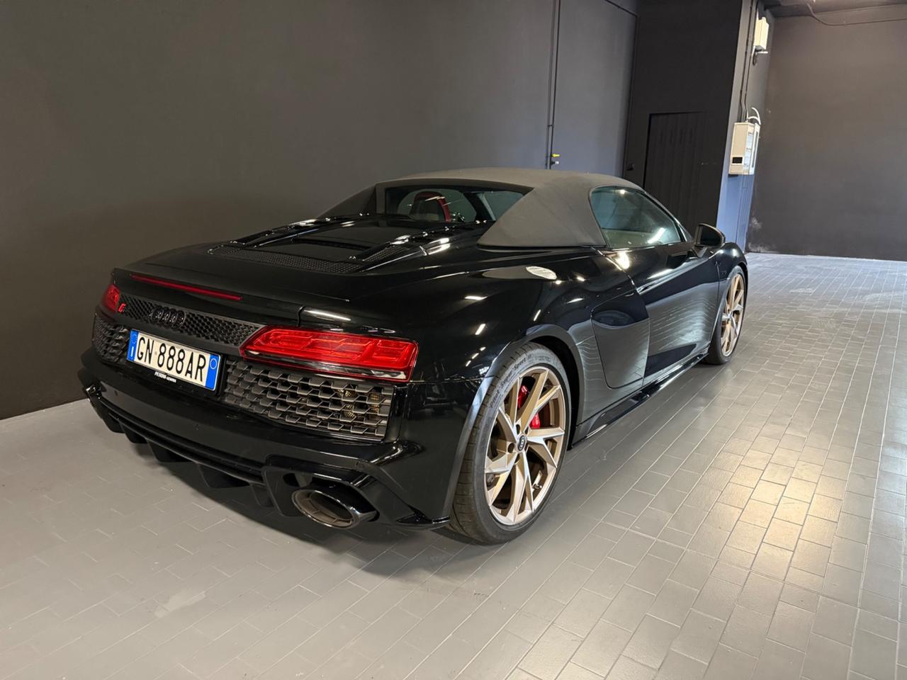 Audi R8 Spyder V10 RWD S tronic performance