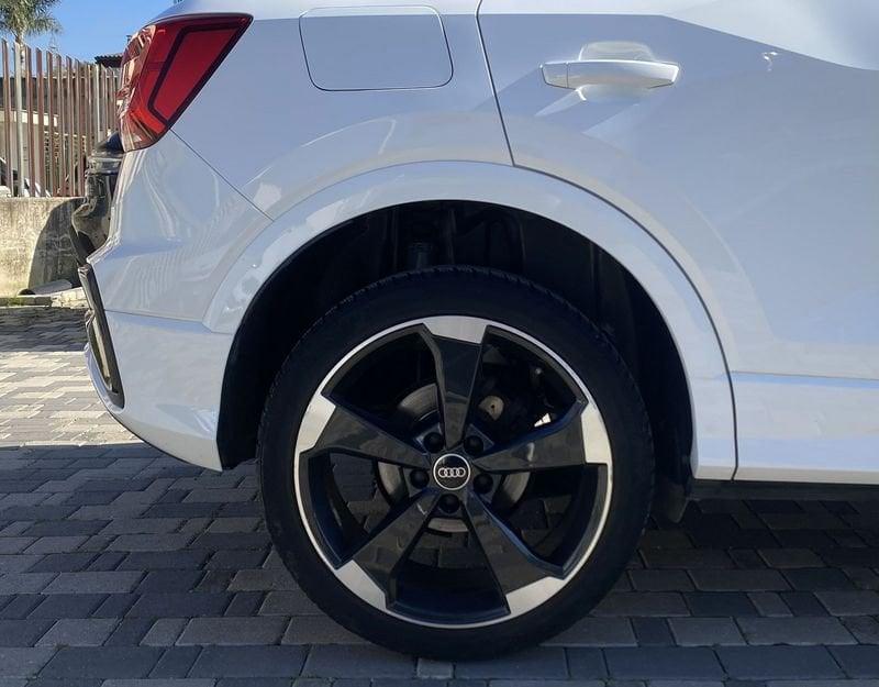 Audi Q2 S Line interno ed esterno 2.0 TDI 150CV s-tronic 35