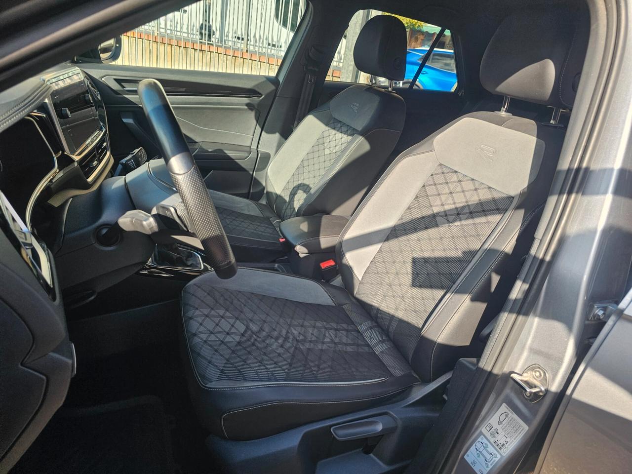 NOLEGGIO Volkswagen T-Roc 150 CV DSG R-Line