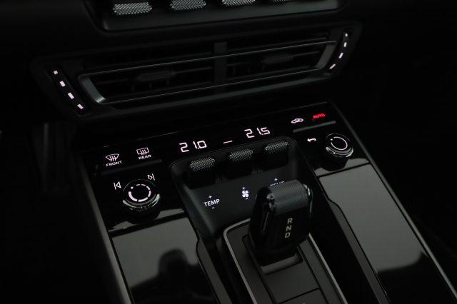 PORSCHE 911 911 Carrera 4