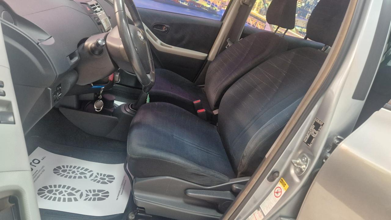 Toyota Yaris 1.0 5 porte Sol