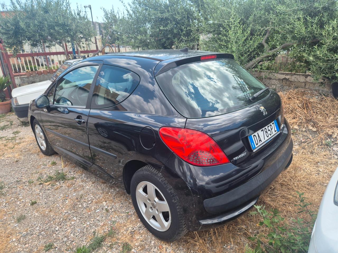 Peugeot 207 1.4 88CV 3p. ONE Line