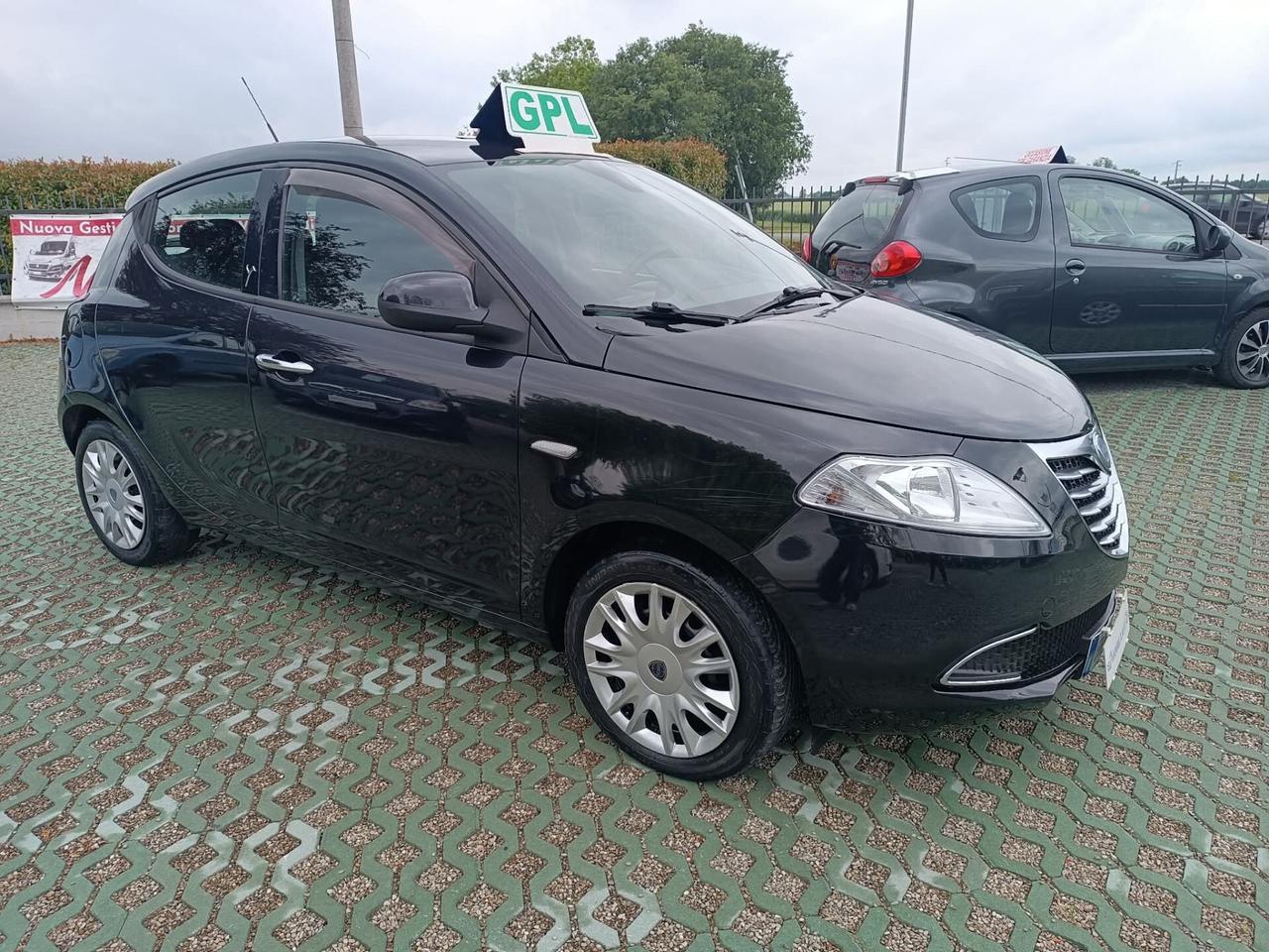 Lancia Ypsilon 1.2 69 CV 5 porte GPL Ecochic Silver