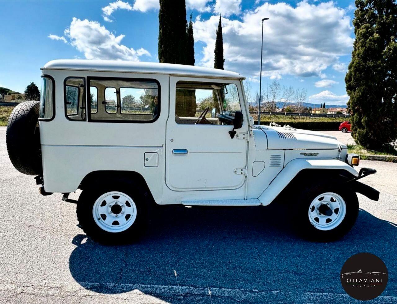 Toyota Land Cruiser BJ40 Trasformabile con centina