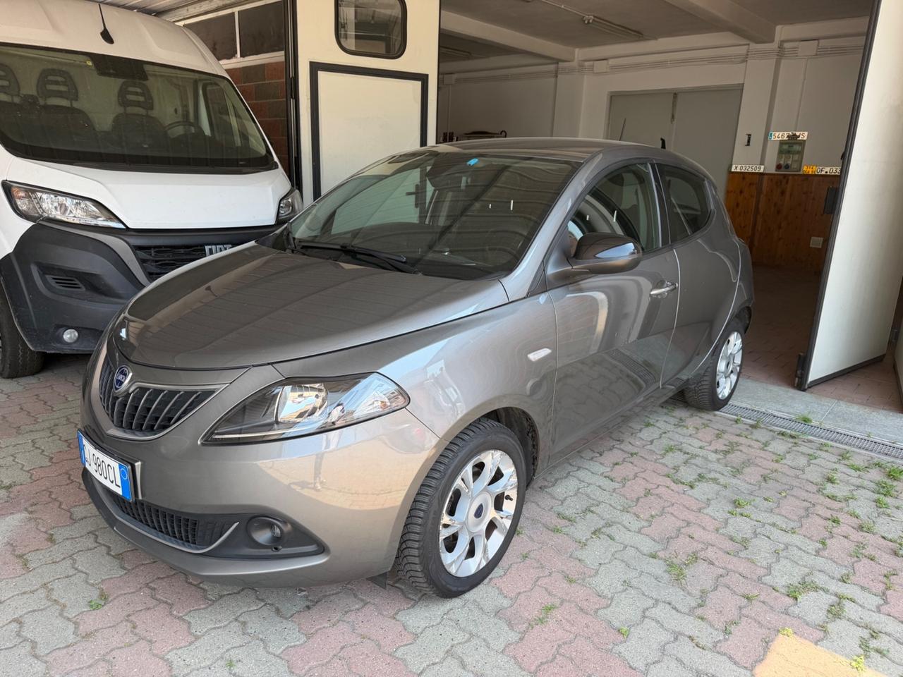 Lancia Ypsilon 1.0 FireFly 5 porte S&S Hybrid Gold