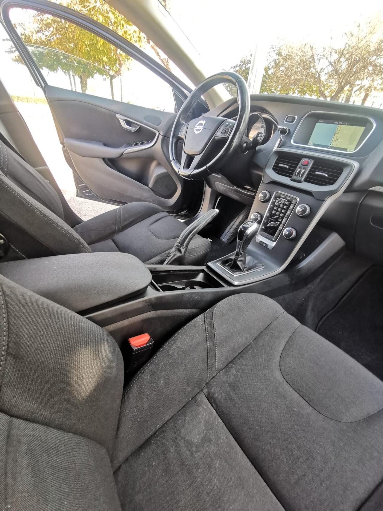 Volvo V40 Cross Country D2 Summum - 2016