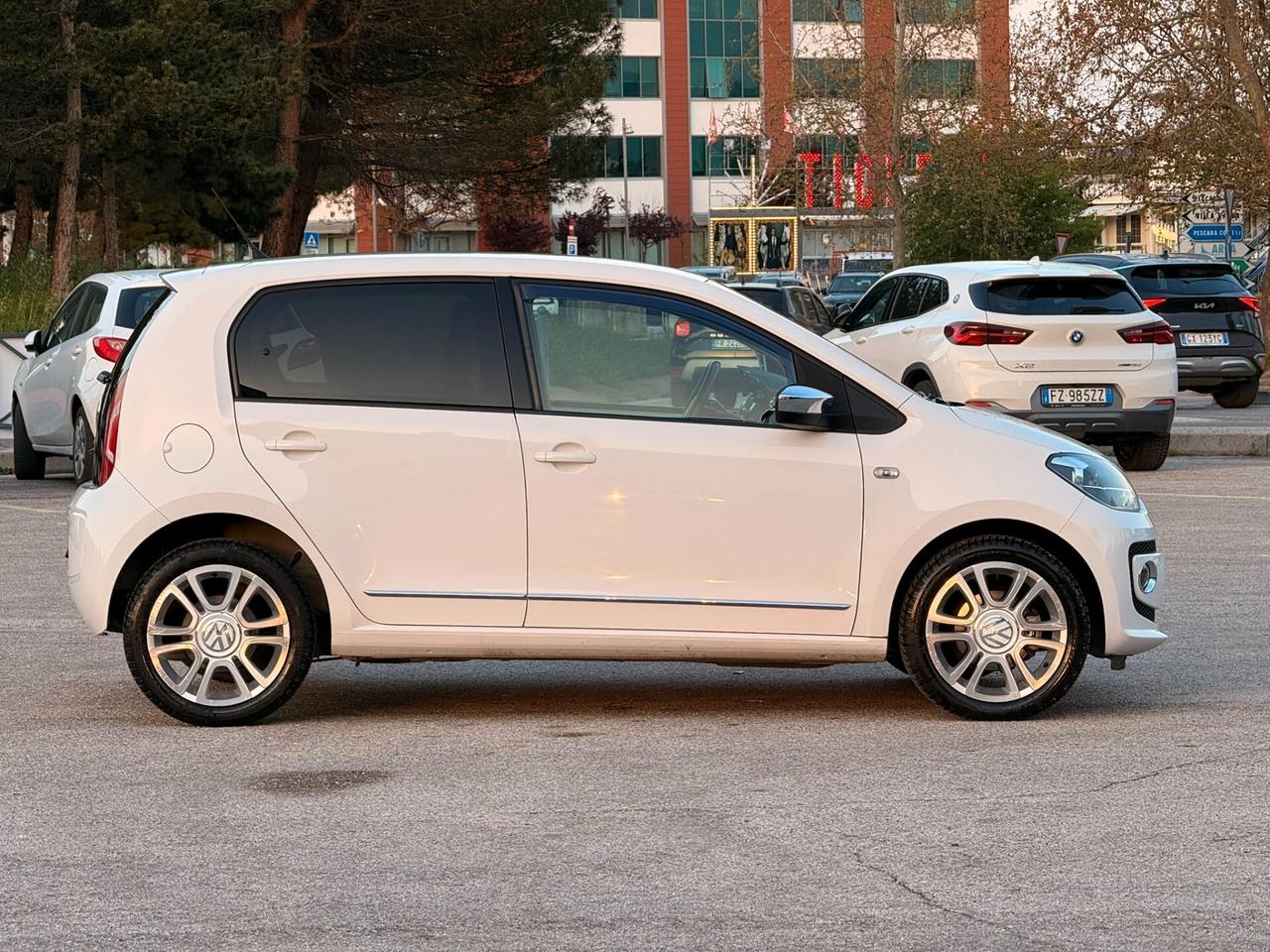 Volkswagen up! 1.0 5p 12 MESI GARANZIA