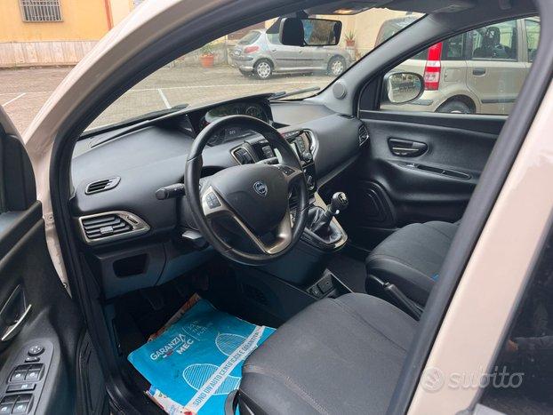 Lancia Ypsilon 1.2 69 CV 5 porte S&S Platinum CV 6