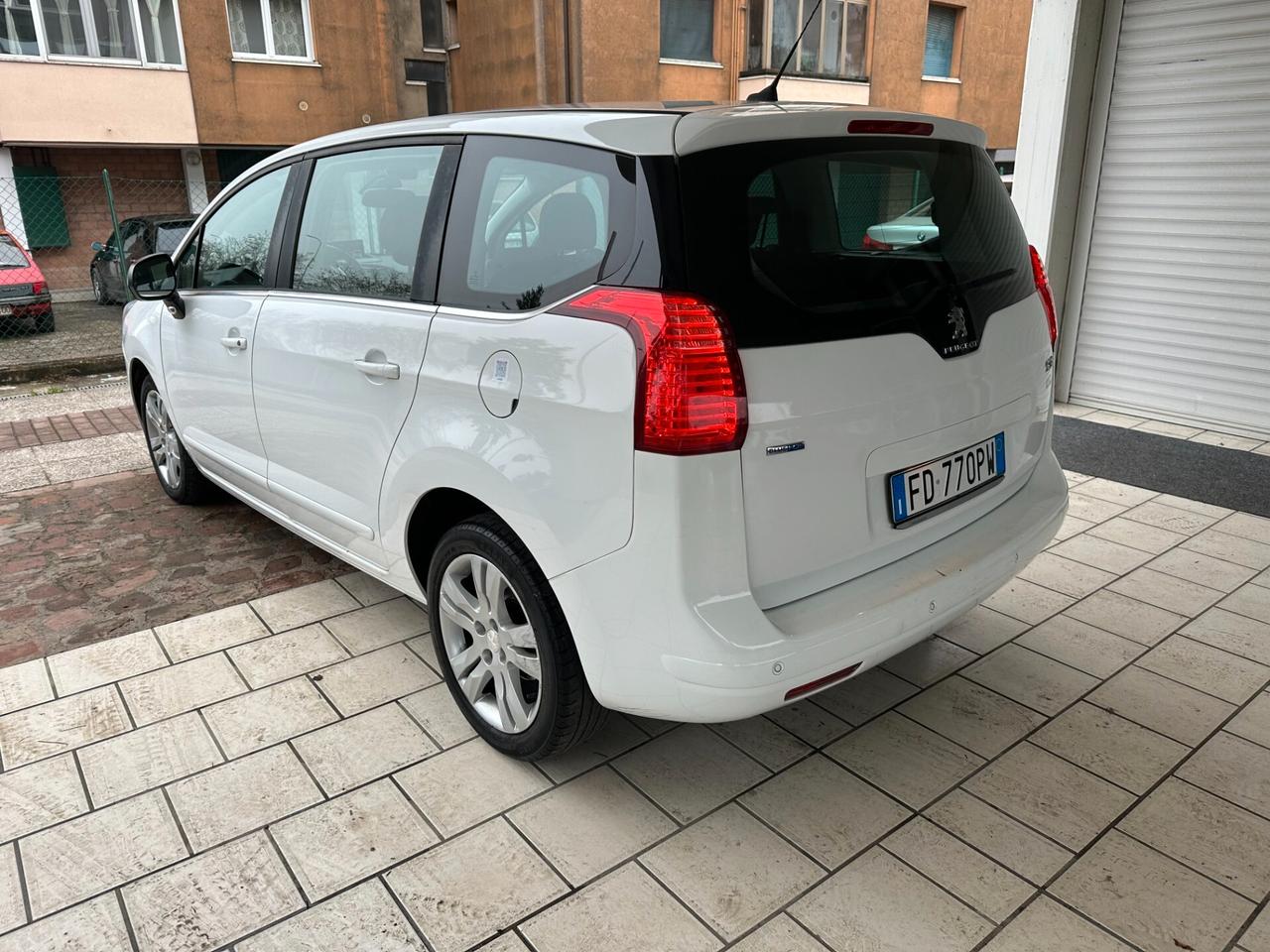 Peugeot 5008 1600 HDI AUT. 7 POSTI