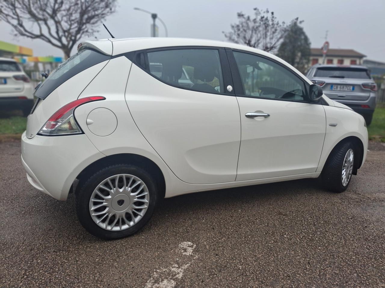 Lancia Ypsilon 1.2 ,5 porte GPL