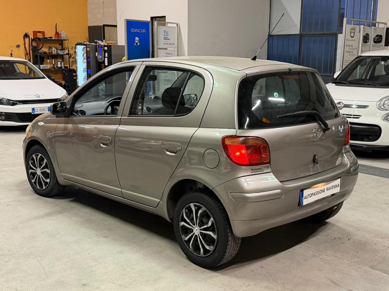 Toyota Yaris 1.3i 16V cat 5 porte Sol