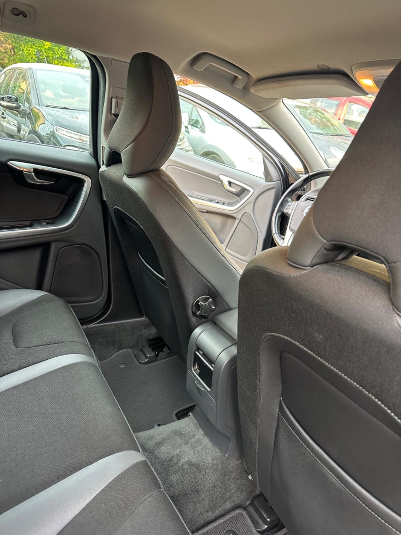 Volvo V60 D2 1.6 MOMENTUM KMCERT GARANZ UNICOPR